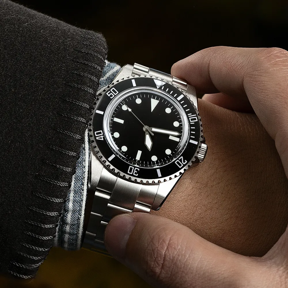 Orologi classici da polso da uomo d'affari Logo personalizzato di lusso giappone Nh35 movimento Dive orologio da uomo orologio subacqueo meccanico automatico