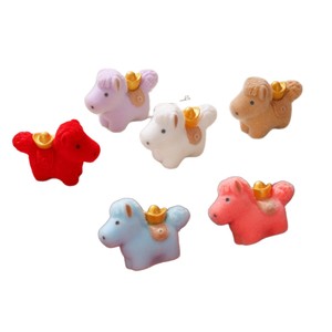 Porte-clés pendentif poney rouge vif mignon en résine plastique floquée, ornement de voiture pour la décoration du Nouvel An et la prospérité - Product Image 5