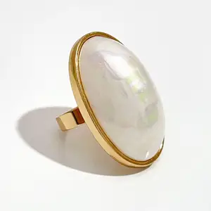 Trendy Big Oval Shape 3D White Acrylic Finger Ring Female Large Gold Geometric Rings Women Vintage Textured Statement Jewellery