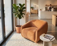 Fauteuil de luxe moderne en velours cognac, super confortable, fauteuil baril sans couture, fauteuil club incurvé pour hôtel et villa