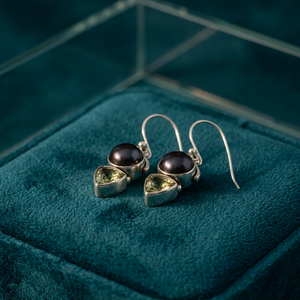 Boucles d'oreilles pendantes pour femmes en argent sterling 925 avec perle noire et améthyste verte, perle d'eau douce de qualité AA, style luxueux, à porter au quotidien - Product Image 3