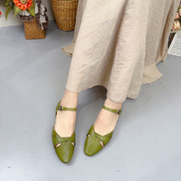 Chaussures décontractées style forêt à bout pointu avec boucle de sangle, couleur unie, en cuir de vachette pleine fleur, nouvelle collection printemps 2024 Manlunluo, en stock