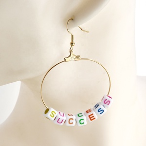 Pendientes de Aro con Cuentas Hechos a Mano de Estilo Bohemio Occidental para Mujer, con Letras Inspiradoras y <span class=keywords><strong>Dados</strong></span>, Color de <span class=keywords><strong>Dados</strong></span> Aleatorio - Product Image 3