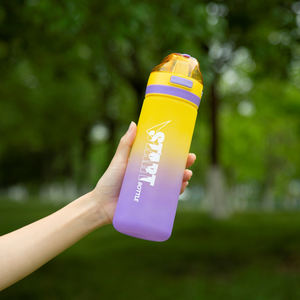 Taille moyenne Nouveau revêtement en caoutchouc <span class=keywords><strong>plastique</strong></span> sans BPA 22OZ 650ML <span class=keywords><strong>casier</strong></span> étanche <span class=keywords><strong>Bouteille</strong></span> d'eau de sport de motivation - Product Image 4