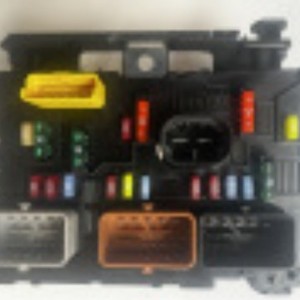 Boîte à fusibles moteur 9664055780 pour Peugeot <span class=keywords><strong>308</strong></span> et Citroën C4, pièces automobiles fabriquées en Chine - Product Image 1
