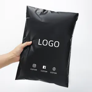 Hoodies için özel poli kargo torbaları su geçirmez mat siyah kurye çantası sevkiyat poşetleri ambalaj çantası