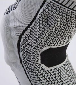 Attelle de soutien du genou en silicone réglable avec compression pour le basketball, la gym et l'entraînement - Product Image 3