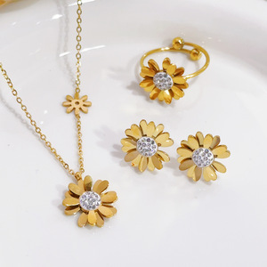 Collier tendance en fleurs dorées, collier en acier inoxydable, charme luxueux, collier pour femmes, vente en gros - Product Image 1