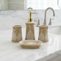 Fabricant OEM ODM d'ensembles de salle de bain décoratifs rétro en résine personnalisés, ensemble de distributeur de savon en polyrésine peint à la main 4 pièces, décoration de style Lodge
