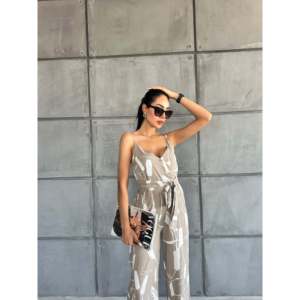 Mono de chifón con cuello en V y tirantes para mujer, de cintura alta, sin mangas, informal, transpirable, estilo urbano, con diseño estampado - Product Image 1