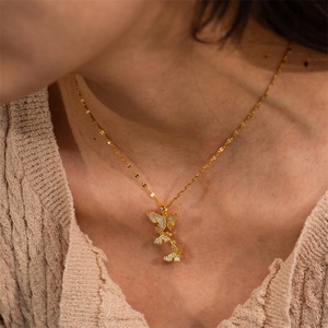 Collier pendentif papillon serti de diamants, bijoux haut de gamme et raffinés - Product Image 4
