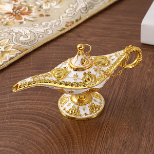 Lampada Magica di Aladino All'ingrosso Bruciatore di Incenso Artigianato in Metallo Ornamenti Metallici Decorazioni per la Casa Uso per Hotel e Matrimoni Lampada di Aladino Rossa - Product Image 4