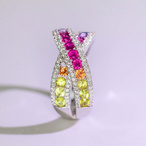 Anello da Donna con Zirconi Arcobaleno Geometrici Rotondi, Gioiello Creativo per Uso Quotidiano e Feste - Product Image 6