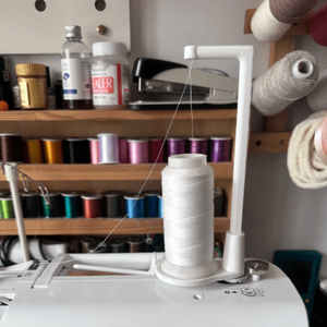 <span class=keywords><strong>Support</strong></span> de bobine conique réglable pour <span class=keywords><strong>machine</strong></span> à <span class=keywords><strong>coudre</strong></span>, broderie, matelassage, surjeteuse – Simple pour une couture plus fluide - Product Image 4