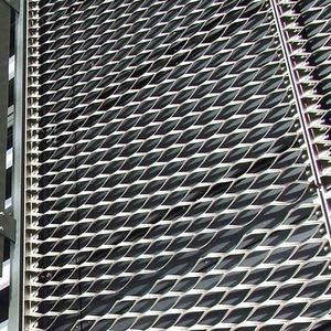 Grille métallique expansée antidérapante <span class=keywords><strong>pour</strong></span> zones à fort trafic, capacité d'absorption des chocs, sécurité dans les zones humides, rampes de chargement, découpe, soudage - Product Image 3