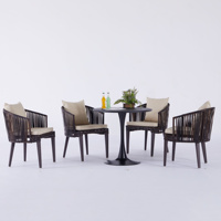 Ensemble table et chaises compact pour café de jardin, terrasse de restaurant, balcon extérieur, hôtel
