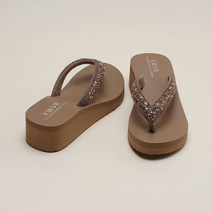 Factory direct sale of fashionable women's shoes with trendy platform heels, outdoor thick-soled casual <b>flip</b>-<b>flops</b> for summer. - Product Image 2