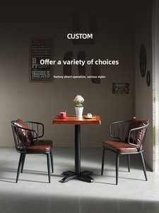 Ensemble de <span class=keywords><strong>table</strong></span> et chaises de salle à manger de style industriel 4 places avec plateau en bois et chaises en cuir PU pour café <span class=keywords><strong>restaurant</strong></span> - Product Image 4