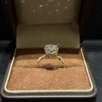Bague de fiançailles personnalisée en or 14K/18K avec diamant de laboratoire CVD certifié IGI 1CT 2CT 3CT 4CT 5CT D E VVS VS et pierres latérales pavées