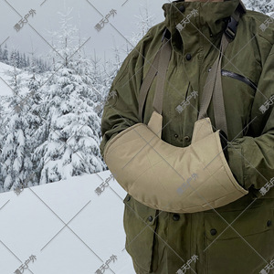 Calentadores de manos acolchados en negro y gris, talla única, resistentes al viento para uso en exteriores - Product Image 4