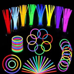 100-Stucke Gluhstabe Party Set com Verbindungsstucken Neon Gluhstabe Spielzeug und Leuchtglaser fur Kinder