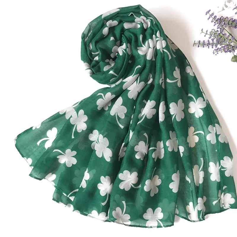 Bán buôn giá rẻ St. Patrick lá may mắn in khăn tùy chỉnh in Polyester voile voan dài khăn