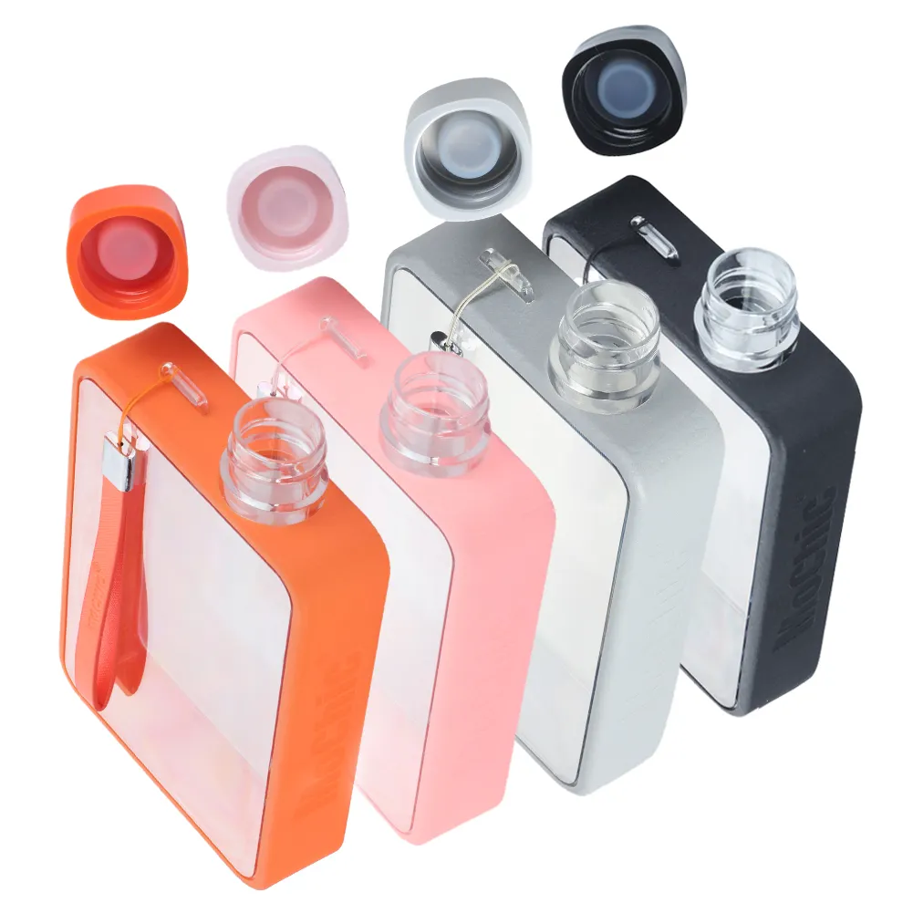 लोगो कस्टम के साथ पोर्टेबल ट्राइटन सामग्री BPA मुक्त पारदर्शी A6 फ्लैट वर्ग प्लास्टिक पीने की पानी की बोतलें