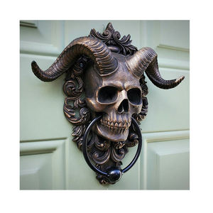 2022 nuevo diseño puerta aldaba decoración resina cabeza <span class=keywords><strong>de</strong></span> cabra figura colgador resina Punk <span class=keywords><strong>Satan</strong></span>ás cabeza <span class=keywords><strong>de</strong></span> oveja <span class=keywords><strong>estatua</strong></span> colgante <span class=keywords><strong>de</strong></span> pared artesanías - Product Image 1