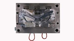 La fábrica de fabricación de moldes de inyección personalizados profesionales produce aberturas de carcasas de faros de plástico para automóviles/motocicletas - Product Image 2