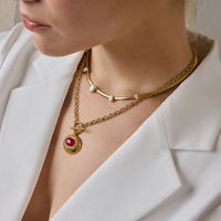 Collier pendentif en forme d'œuf plaqué or 18 carats avec fermoir OT en résine rouge, bijoux élégants pour femmes en acier inoxydable anti-ternissement, cadeau pour femme