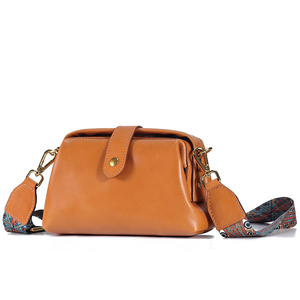 Sac en <span class=keywords><strong>cuir</strong></span> véritable pour femmes New Fashion Women's Simple Doctor's Handbag Vegetable Tanned Leather Single Shoulder Crossbody Pack - Product Image 2