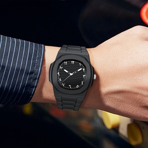 Nouvelle montre à quartz noire tendance, montre en plastique étanche, montre à quartz pour homme Nh35, logo personnalisé, Relojes en gros - Product Image 3