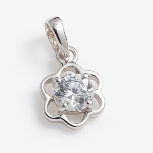 จี้รูปดอกไม้ประดับเพชร CZ สำหรับผู้หญิง เงินแท้ชุบโรเดียม ดีไซน์เรียบง่าย น้ำหนัก 1.75 กรัม เหมาะสำหรับงานแต่งงานและงานปาร์ตี้ - Product Image 4