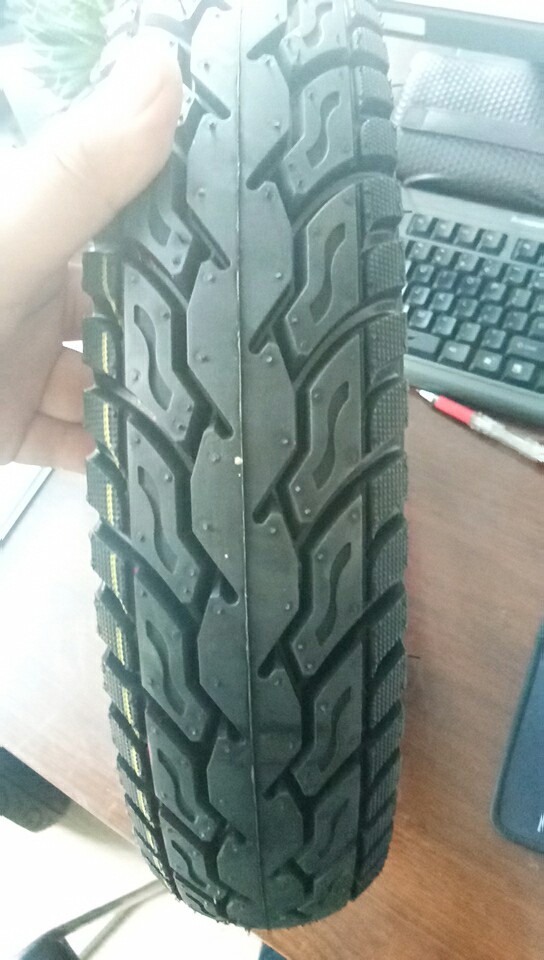 6PR/8PR capas y 30%-55% contenido de caucho de neumáticos de motocicleta a Pihlippines 3,00-10/30010