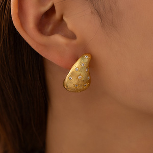 Pendientes de tuerca con diamantes de imitación dorados, microincrustaciones chapadas en cobre para mujer, joyería de moda para aniversario, EDB 037 - Product Image 2
