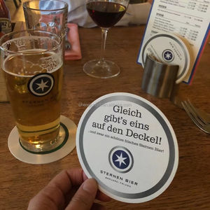 أضف تصميم شعار شركتك على حاملات أكواب البيرة، حاملات أكواب مشروبات من الورق المقوى عالية الجودة - Product Image 3