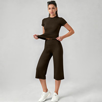 Ensemble d'entraînement 2 pièces pour femme, été, effet seconde peau, haute élasticité, manches courtes, pantalon capri large, couleur unie
