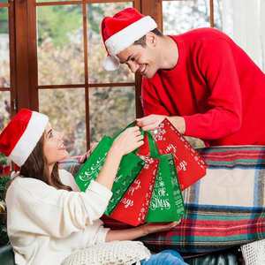 Sac fourre-tout réutilisable personnalisé pour fêtes, Noël, en non-tissé rouge et vert à flocons de neige, idéal pour cadeaux et courses quotidiennes - Product Image 5