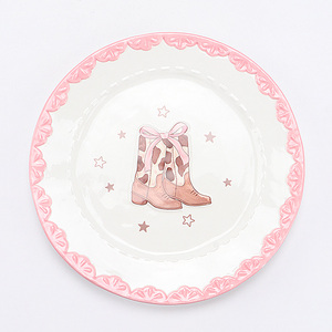 Ensemble salière et poivrière en céramique style western, en forme <span class=keywords><strong>de</strong></span> bottes et <span class=keywords><strong>de</strong></span> chapeaux, blanc avec nœuds roses et accents marron, thème <span class=keywords><strong>cowboy</strong></span> amusant pour les condiments - Product Image 3
