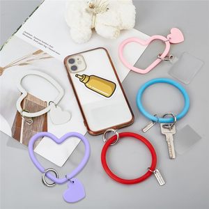 Lanière de téléphone en silicone à boucle de cœur, sangle de poignet pour téléphone intelligent avec porte-clés compatible avec la plupart des smartphones - Product Image 6