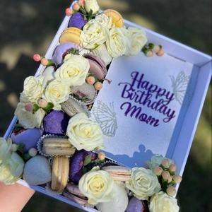 Boîte de présentation en carton en forme de lettre de l'alphabet avec fenêtre transparente pour charcuterie - Product Image 1