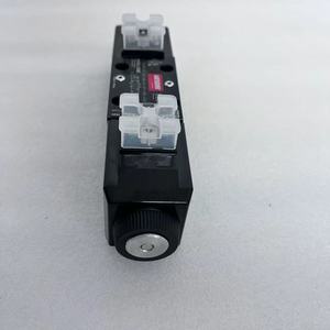 Commande directionnelle à solénoïde DG4V-3-3C-M-U-H7-69-EN124 Hydraulique 12V/24V/110V/220V - Product Image 2