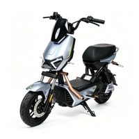 Moped électrique élégant 650W à succès avec siège arrière, trottinette électrique multicolore pour les trajets quotidiens et la conduite adulte