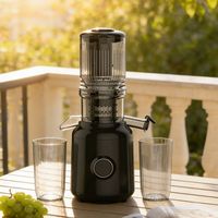 Krachtige slowjuicer met brede invoeropening, 200W, hoge duurzaamheid, voor groenten en fruit.