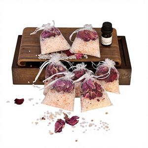 <span class=keywords><strong>Set</strong></span> <span class=keywords><strong>Regalo</strong></span> di Tè da Bagno Botanico alla Rosa della Serie BATH PURE |   5 Bustine Premium di Tè da Bagno alle Erbe con Sale dell'Himalaya e Oli Essenziali - Etichetta Privata - Product Image 3