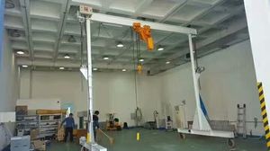 Pont roulant à portique en acier stable avec roulettes pivotantes à double frein, système de pont roulant mobile à hauteur réglable, sûr et durable - Product Image 5