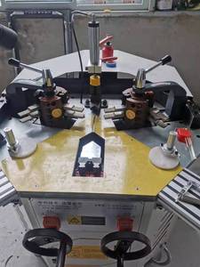 Machine à sertir les coins de profilés en aluminium Ybke, hauteur 120 mm, angle 80 mm, haute précision, équipement de fabrication de fenêtres et de portes - Product Image 6