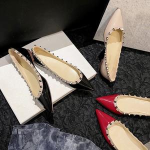 Nouvelles Chaussures Rivetées 2026 à Bout Pointu et Talon Plat en Cuir Verni, Ballerines Sexy à Enfiler pour Femme - Product Image 1