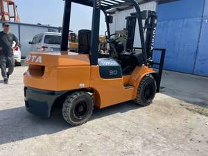 Chariot élévateur diesel d'occasion TOYOTA 7F30, 3 tonnes, fourches de 1520 mm, 3 m, 4,5 m - Product Image 4