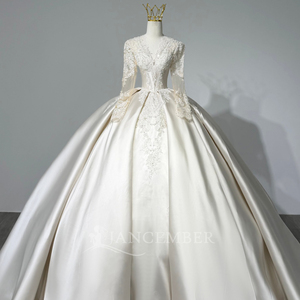 Robe de mariée élégante JFH136 à col en V en satin brodé à manches longues avec longue traîne - Product Image 3